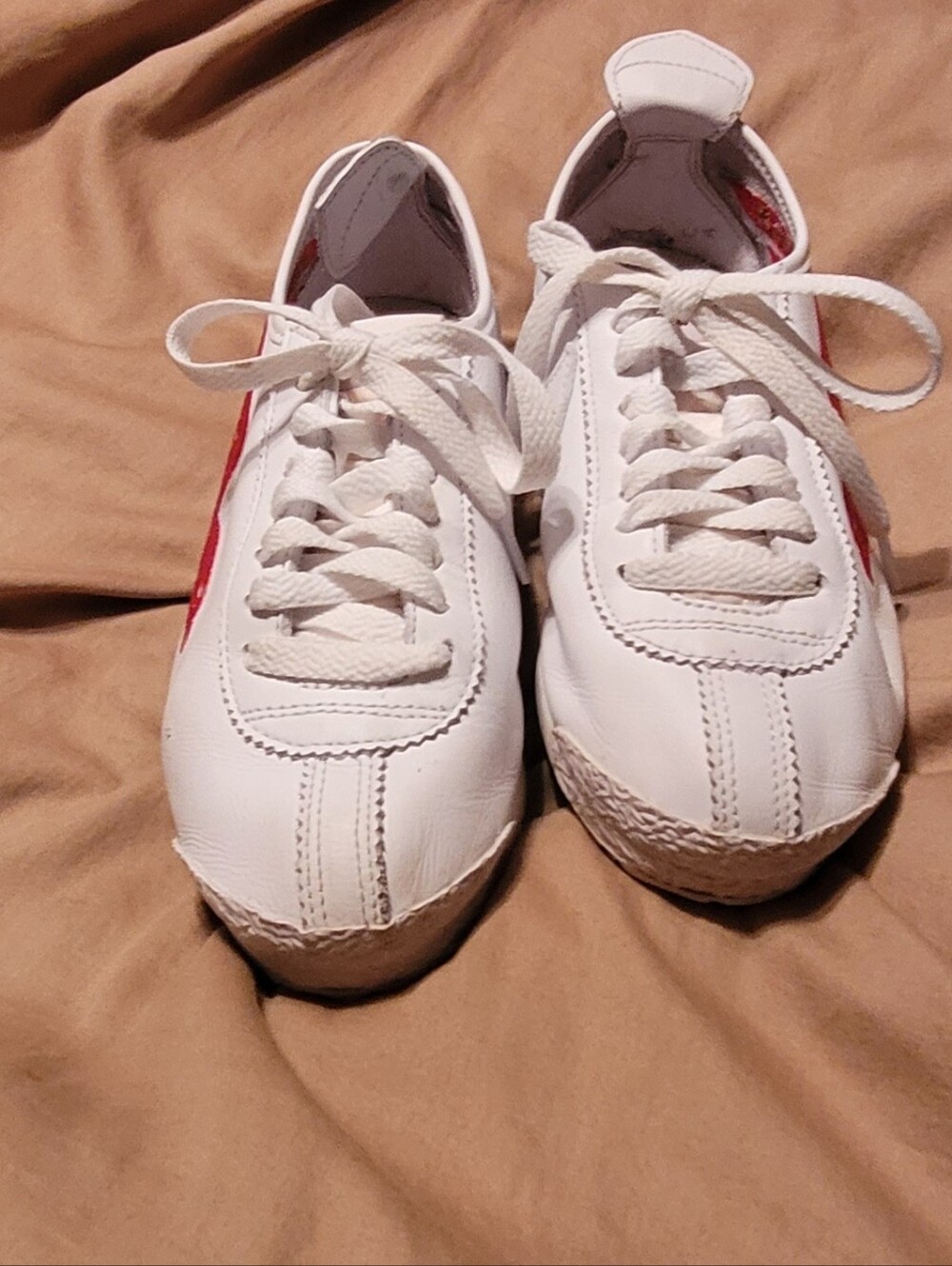 Nike Women’s White Sneakers with Red Eagle Accent and Blue Trim - Picture 4 of 8